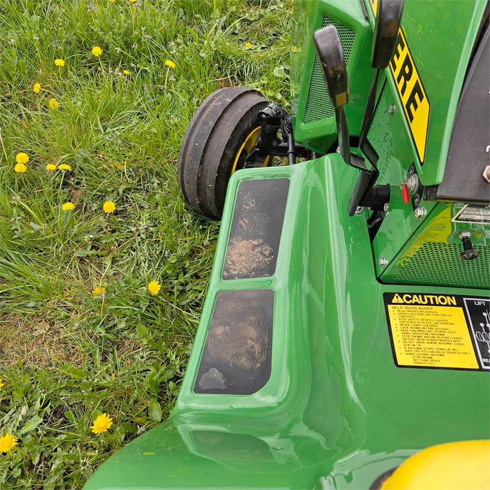 Komunālais traktors John Deere 318: foto 9