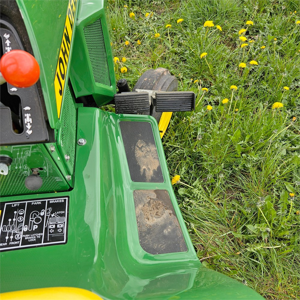 Komunālais traktors John Deere 318: foto 8