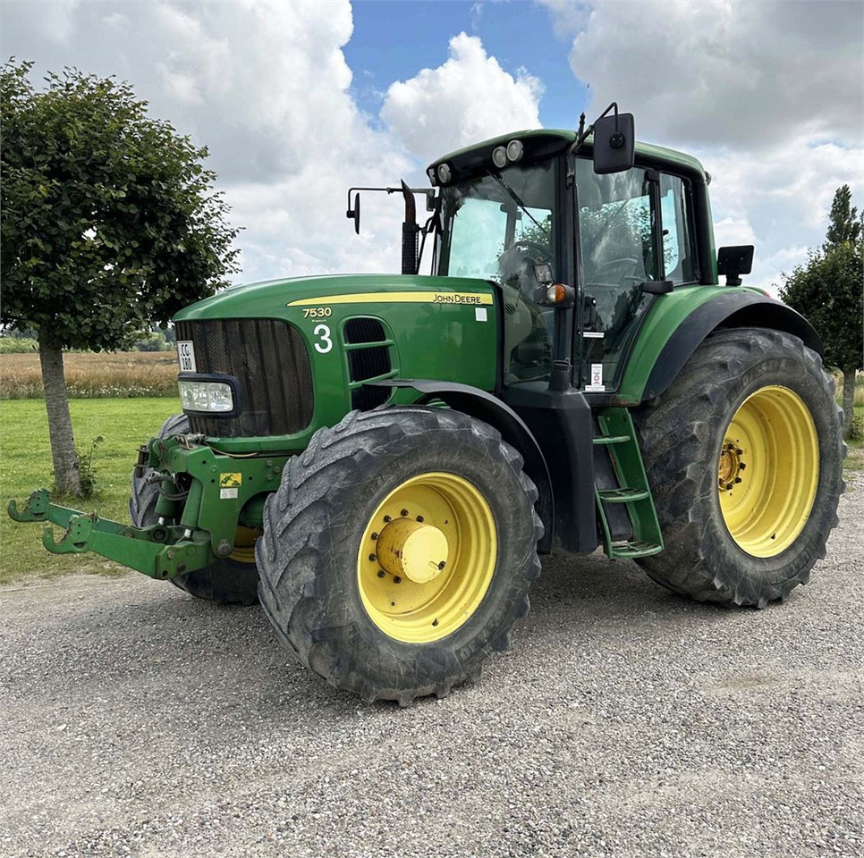 John Deere 7530 - Traktors: foto 1 John Deere 7530 - Traktors: foto 1