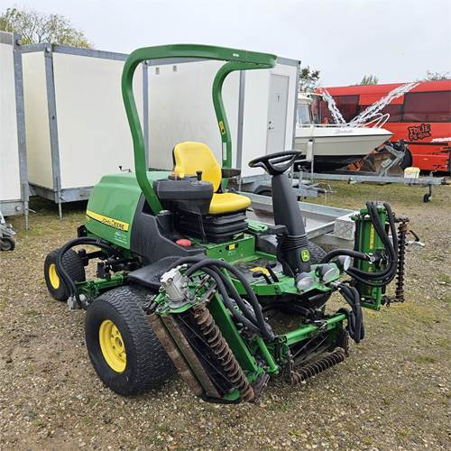 John Deere 7700 Precisioncut - Zāles pļāvējs: foto 1 John Deere 7700 Precisioncut - Zāles pļāvējs: foto 1