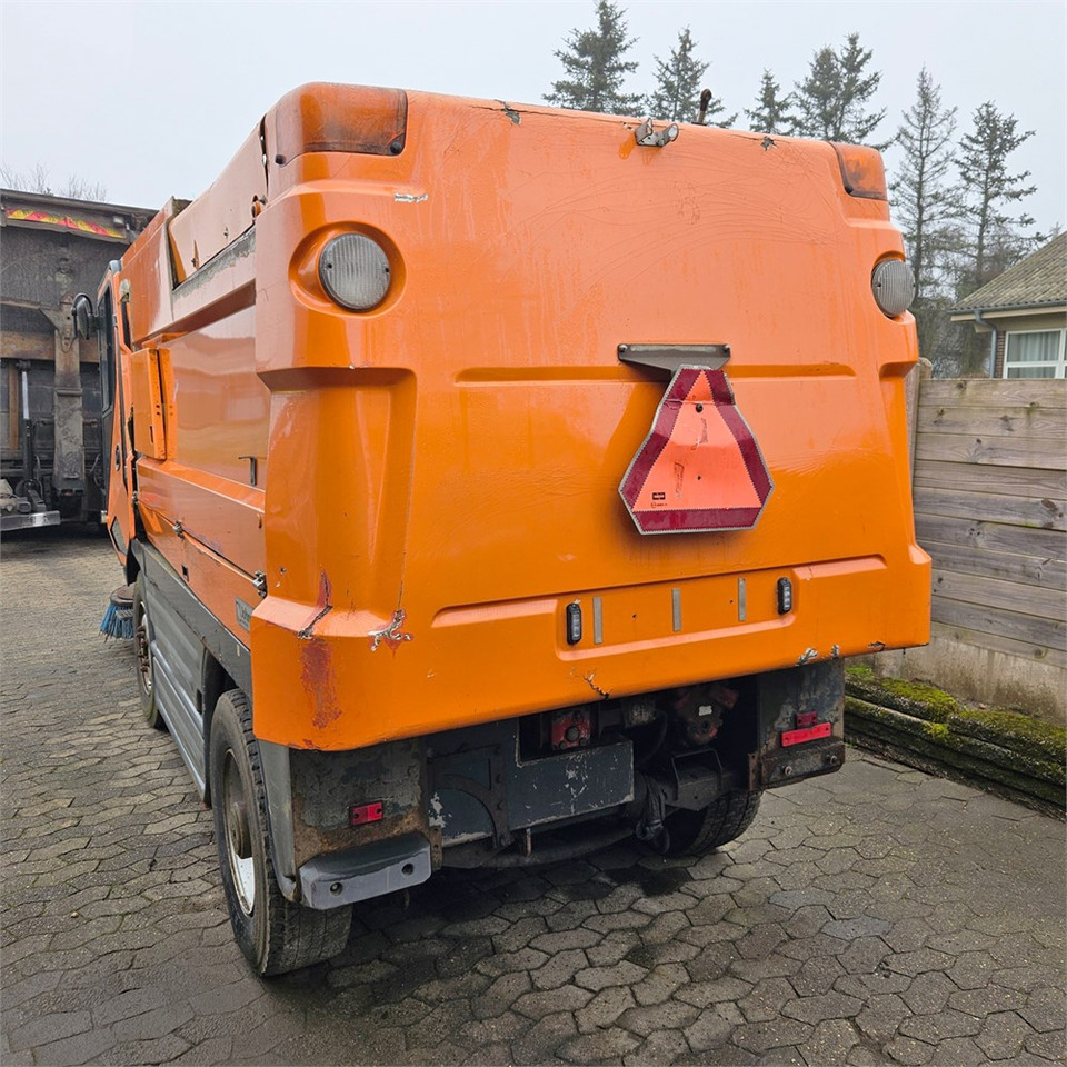 Johnston Sweepers CX400 - Ielu tīrīšanas mašīna: foto 4 Johnston Sweepers CX400 - Ielu tīrīšanas mašīna: foto 4