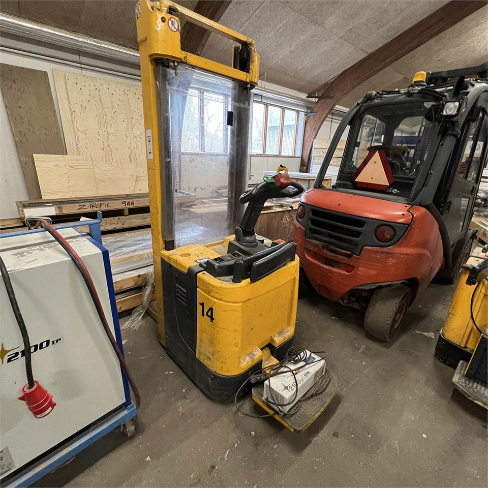 Jungheinrich ERC 214 - Rokas palešu ratiņi: foto 2 Jungheinrich ERC 214 - Rokas palešu ratiņi: foto 2