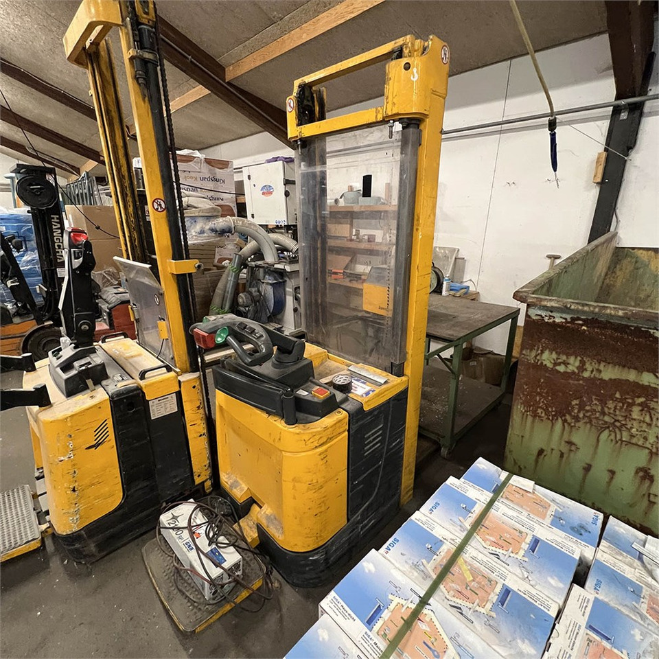 Jungheinrich ERC 214 - Rokas palešu ratiņi: foto 4 Jungheinrich ERC 214 - Rokas palešu ratiņi: foto 4