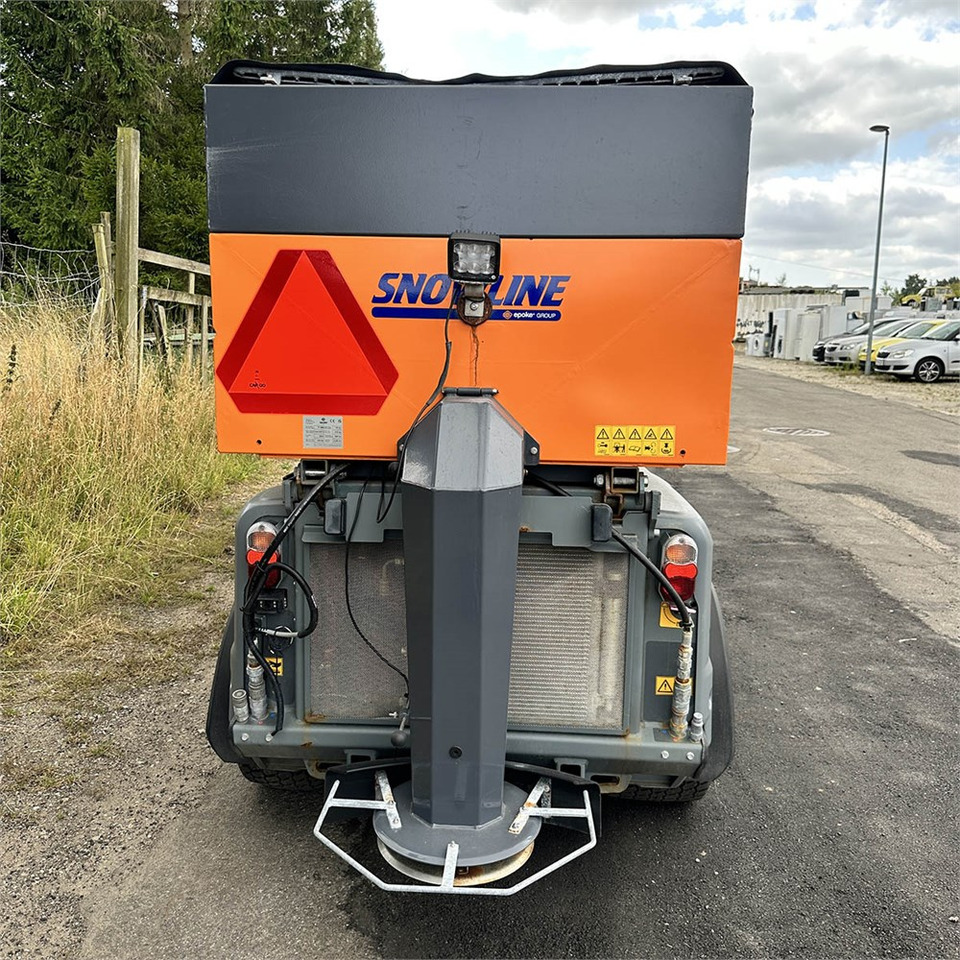 Kärcher MC130 - Ielu tīrīšanas mašīna: foto 4 Kärcher MC130 - Ielu tīrīšanas mašīna: foto 4