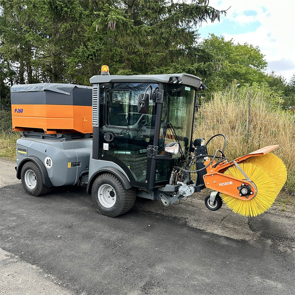 Kärcher MC130 - Ielu tīrīšanas mašīna: foto 1 Kärcher MC130 - Ielu tīrīšanas mašīna: foto 1