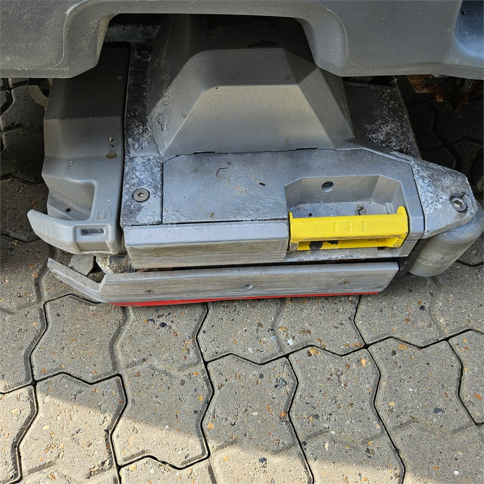 Grīdas mazgāšanas iekārta Kärcher Professional B 150R: foto 16
