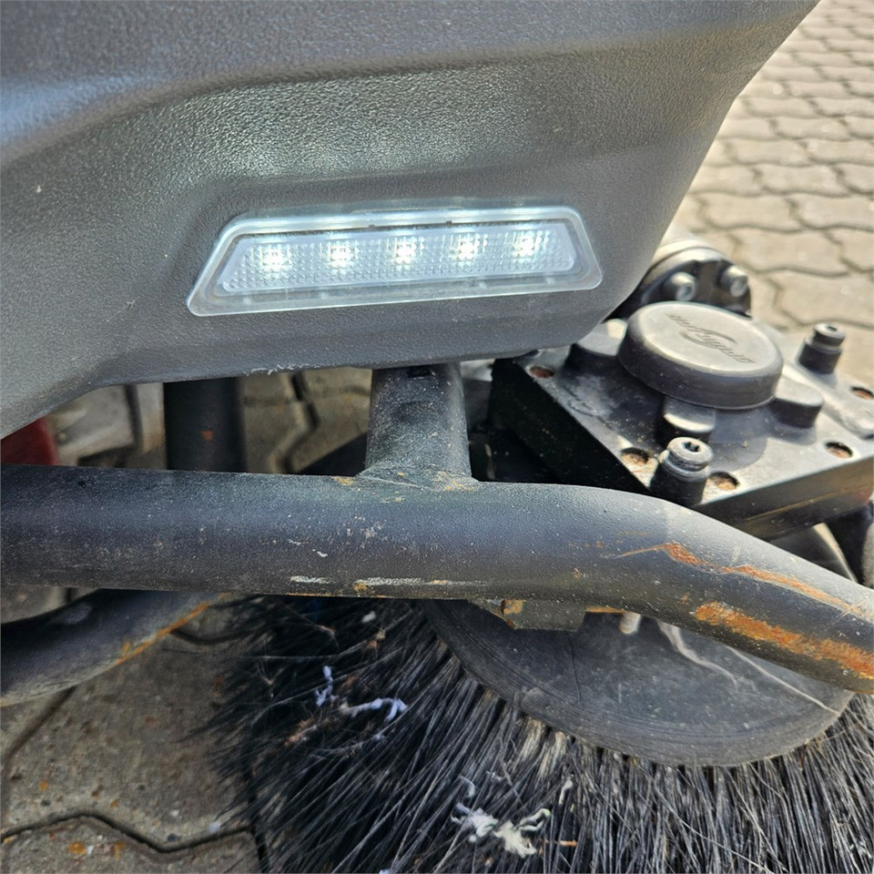 Grīdas mazgāšanas iekārta Kärcher Professional B 150R: foto 17