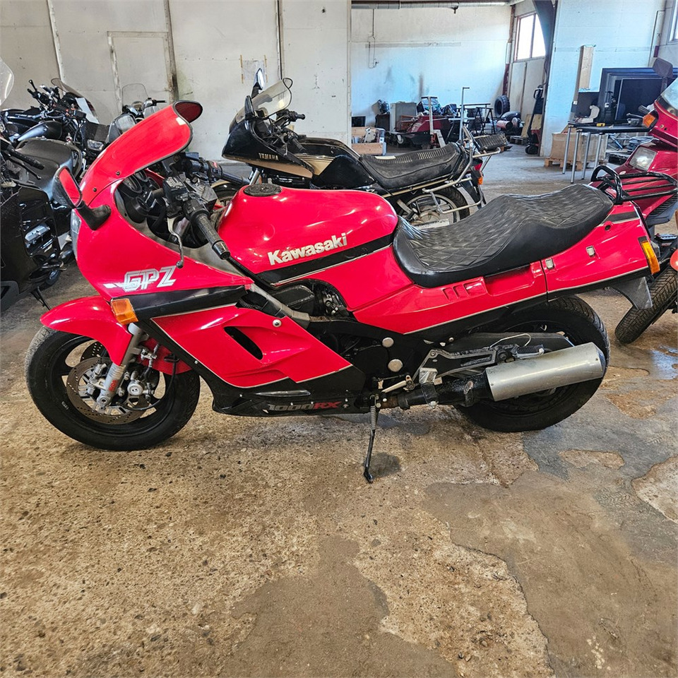 Kawasaki GPZ 1000 RX - Motocikls: foto 2 Kawasaki GPZ 1000 RX - Motocikls: foto 2