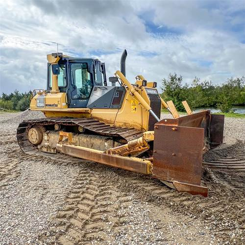 Komatsu D65 PX-15 EO - Buldozers: foto 1 Komatsu D65 PX-15 EO - Buldozers: foto 1