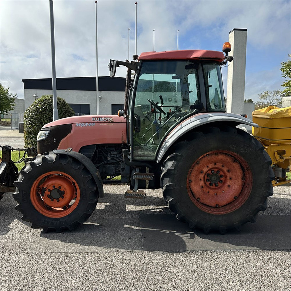 Kubota M 9540 2/4 WD - Traktors: foto 4 Kubota M 9540 2/4 WD - Traktors: foto 4