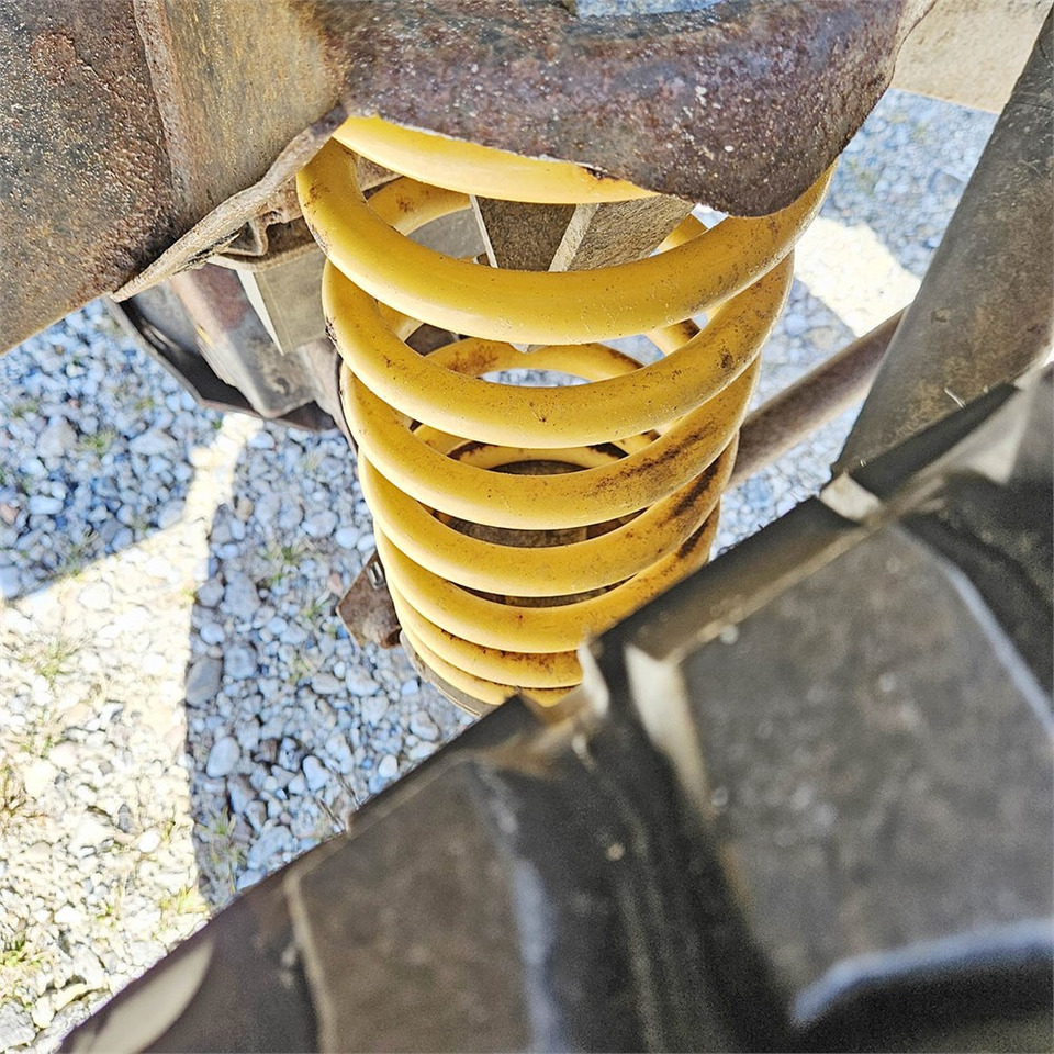 SUV Land Rover Defender 90: foto 37