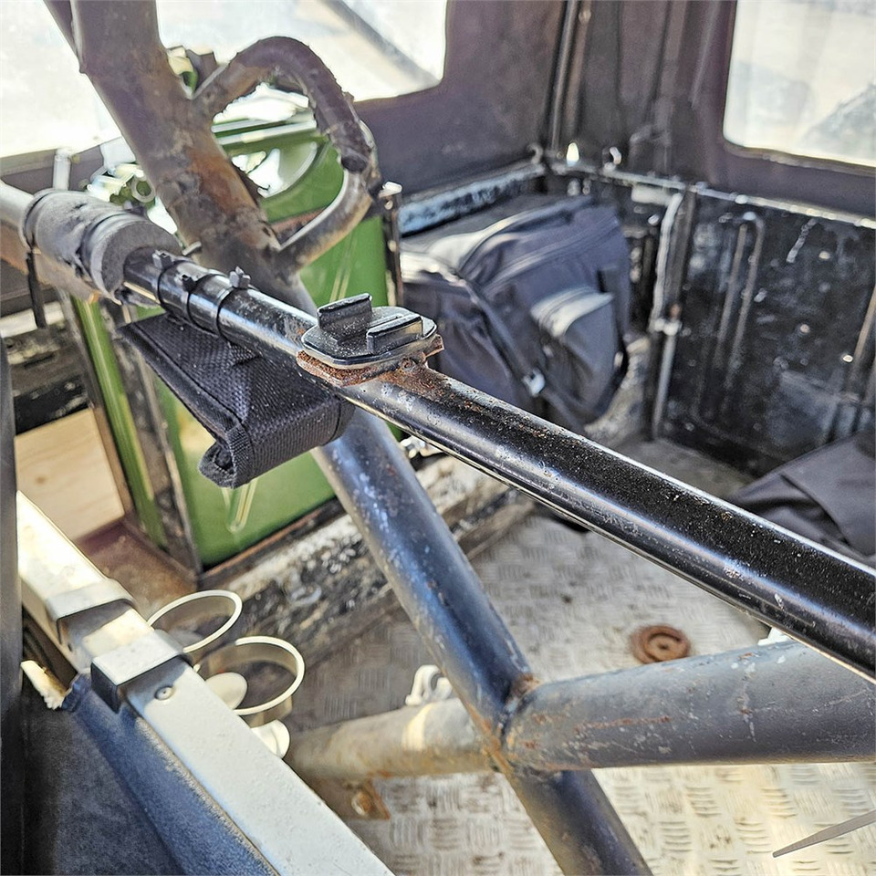 SUV Land Rover Defender 90: foto 16