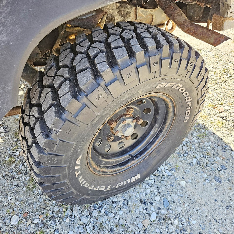 SUV Land Rover Defender 90: foto 47