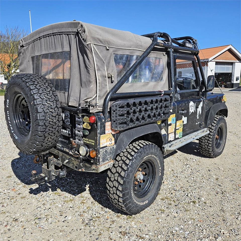 Land Rover Defender 90 - Vieglā automašīna: foto 4 Land Rover Defender 90 - Vieglā automašīna: foto 4