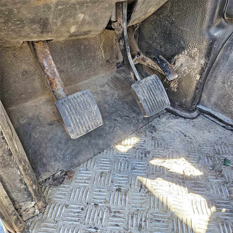 SUV Land Rover Defender 90: foto 19