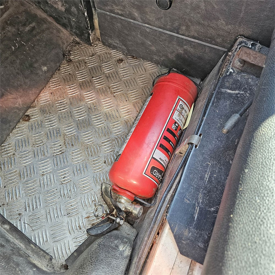 SUV Land Rover Defender 90: foto 17