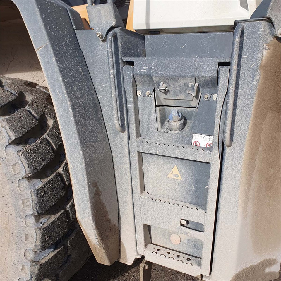 Riteņu iekrāvējs Liebherr L586 XPower: foto 32