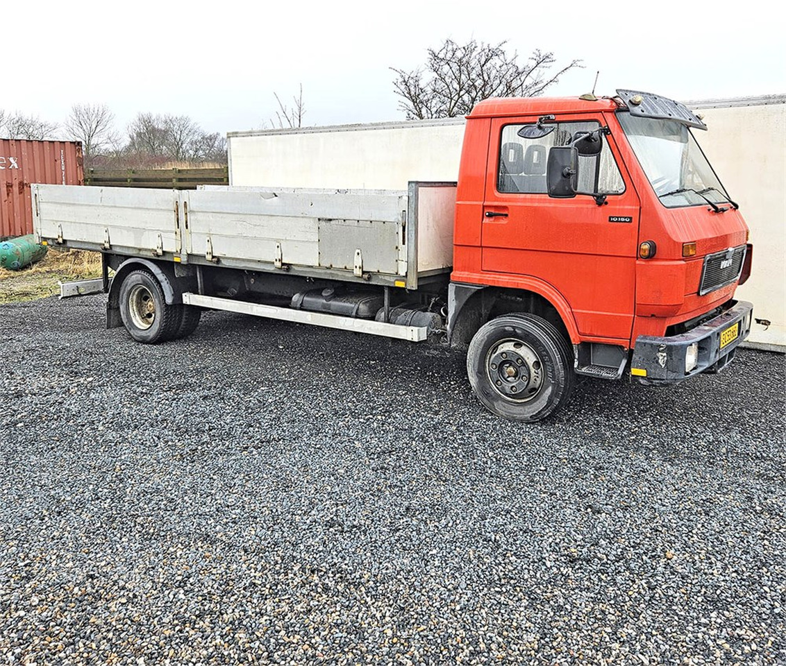 MAN 10 150 - Bortu kravas automašīna/ Platforma: foto 1 MAN 10 150 - Bortu kravas automašīna/ Platforma: foto 1