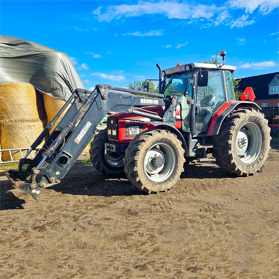 Massey Ferguson 4270 - Traktors: foto 1 Massey Ferguson 4270 - Traktors: foto 1
