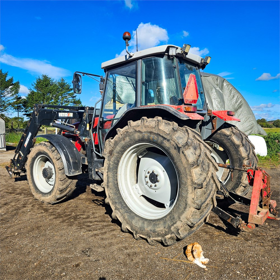 Massey Ferguson 4270 - Traktors: foto 3 Massey Ferguson 4270 - Traktors: foto 3