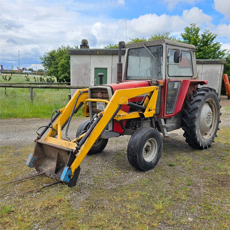 Massey Ferguson 590 - Traktors: foto 1 Massey Ferguson 590 - Traktors: foto 1