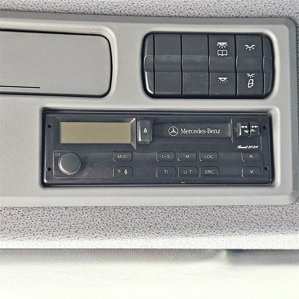 Kravas automašīna ar slēgto virsbūvi Mercedes Actros 2541: foto 34