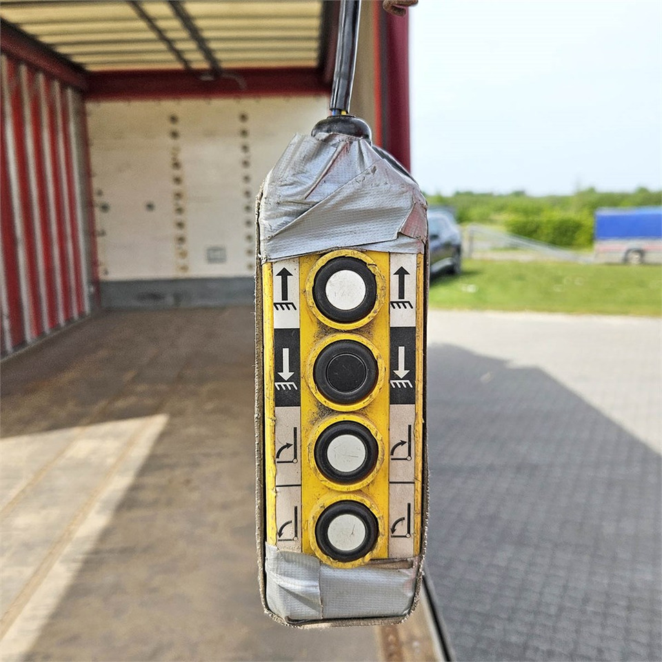 Kravas automašīna ar slēgto virsbūvi Mercedes Actros 2541: foto 39