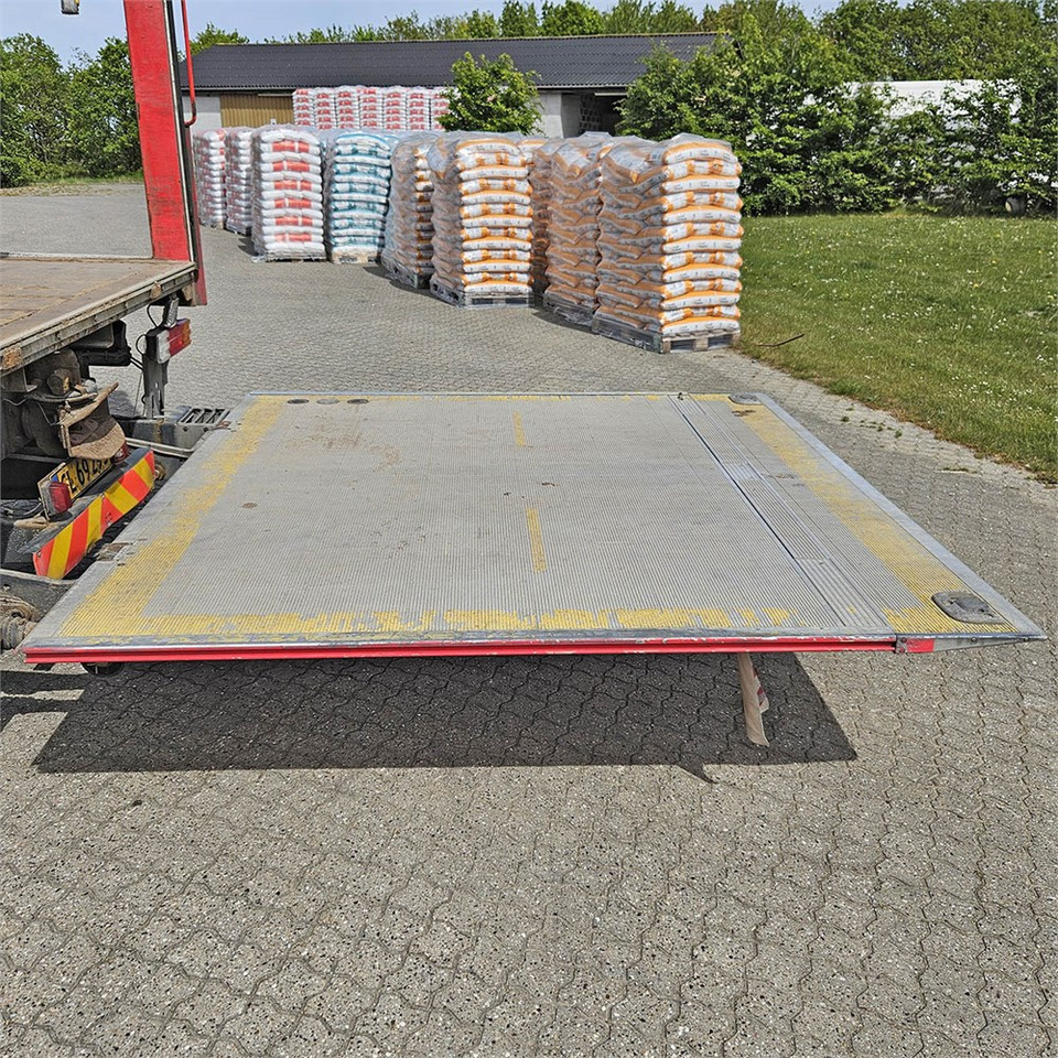 Kravas automašīna ar slēgto virsbūvi Mercedes Actros 2541: foto 36