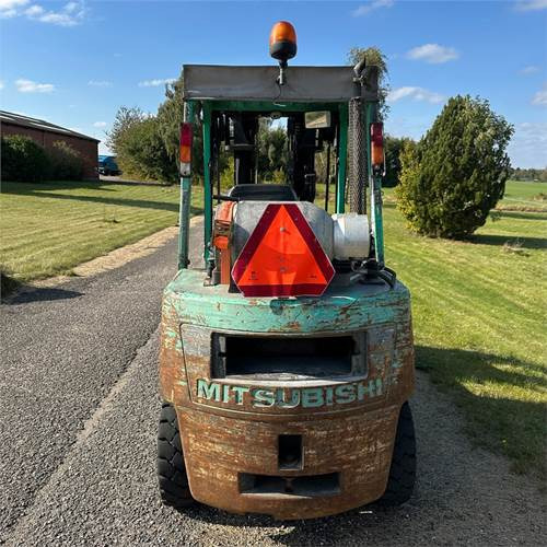 Mitsubishi FG30T - Autokrāvējs: foto 5 Mitsubishi FG30T - Autokrāvējs: foto 5