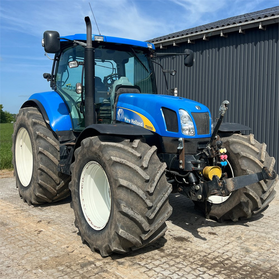 New Holland T6050 - Traktors: foto 1 New Holland T6050 - Traktors: foto 1