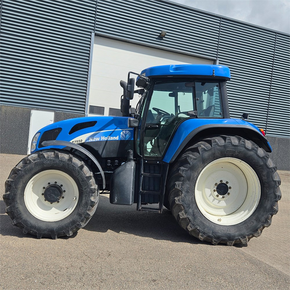 New Holland T7550 - Traktors: foto 2 New Holland T7550 - Traktors: foto 2