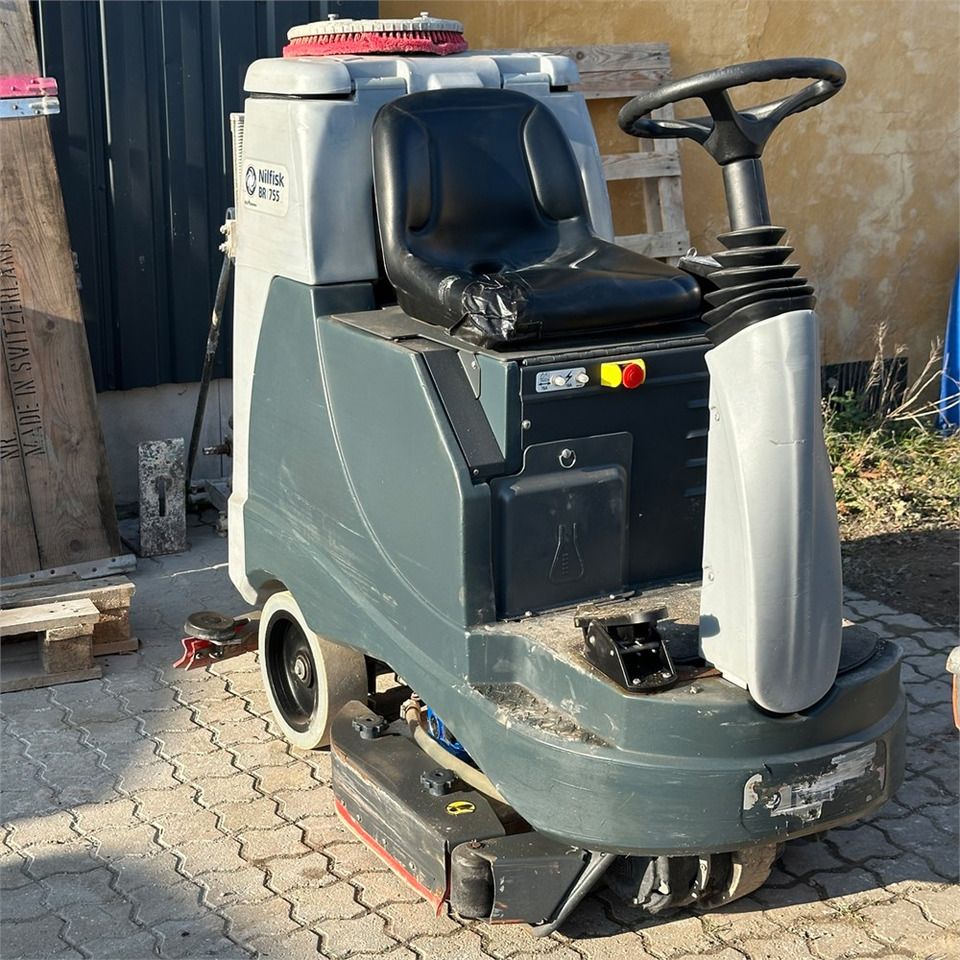 Grīdas mazgāšanas iekārta Nilfisk BR 755: foto 7