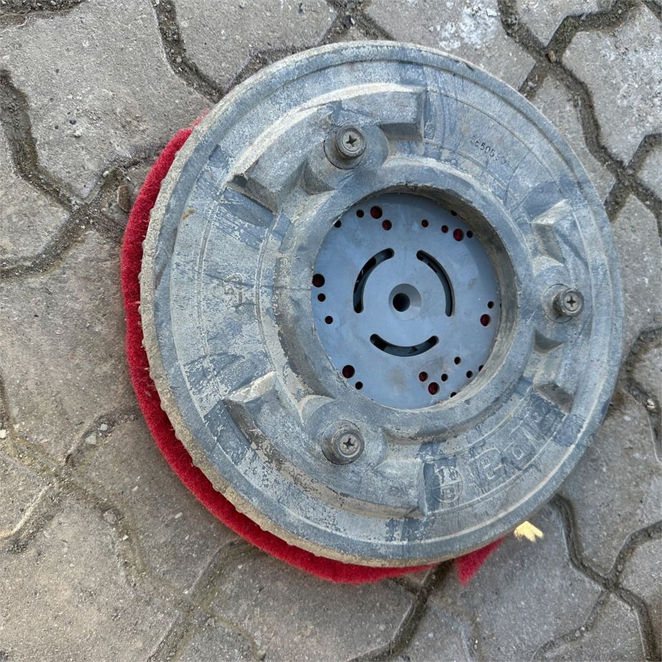 Grīdas mazgāšanas iekārta Nilfisk BR 755: foto 16