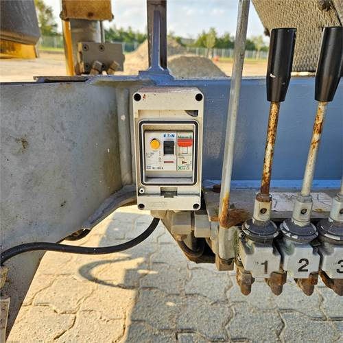 Paceļamais grozs ar dīsteli Omme Mini 12 EJ: foto 11 Paceļamais grozs ar dīsteli Omme Mini 12 EJ: foto 11