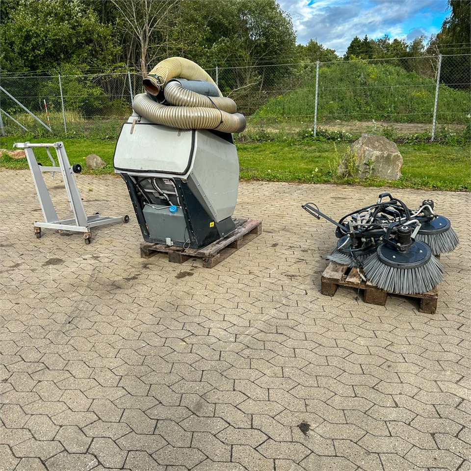 Nilfisk Engholm FS2150 & FK22150 - Papildaprīkojums - Ielu tīrīšanas mašīna: foto 1 Nilfisk Engholm FS2150 & FK22150 - Papildaprīkojums - Ielu tīrīšanas mašīna: foto 1