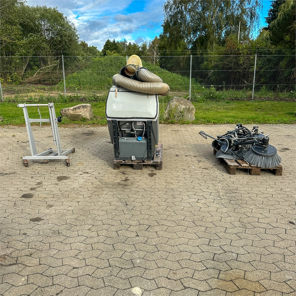 Nilfisk Engholm FS2150 & FK22150 - Papildaprīkojums - Ielu tīrīšanas mašīna: foto 2 Nilfisk Engholm FS2150 & FK22150 - Papildaprīkojums - Ielu tīrīšanas mašīna: foto 2