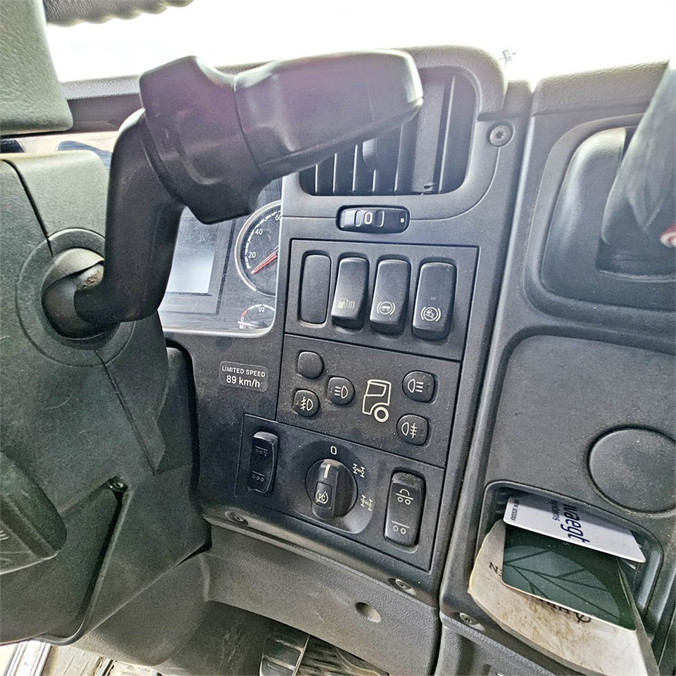 Pacēlājs ar āķi, Kravas auto ar manipulatoru Scania R 500: foto 13