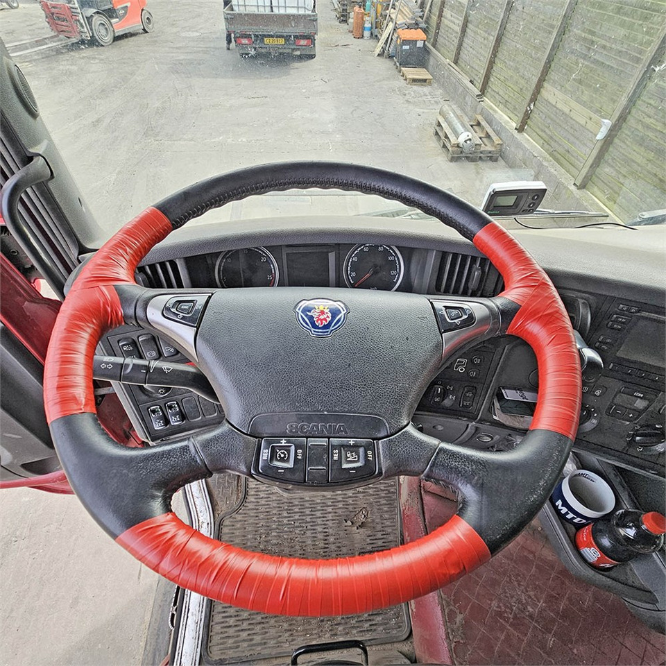 Pacēlājs ar āķi, Kravas auto ar manipulatoru Scania R 500: foto 11