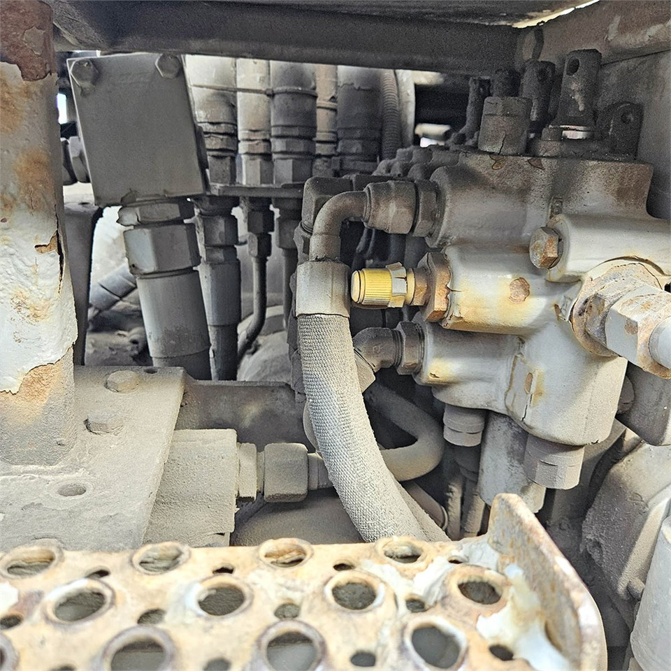 Pacēlājs ar āķi, Kravas auto ar manipulatoru Scania R 500: foto 39