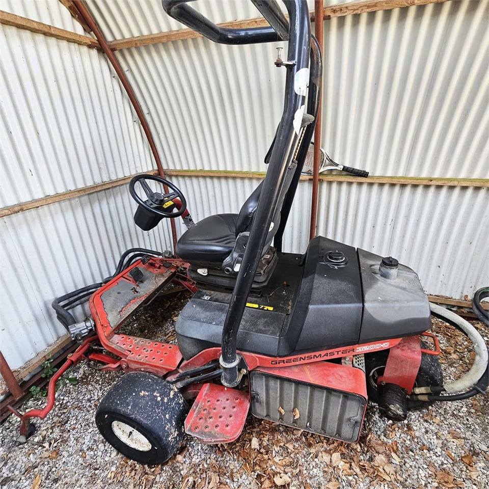 Toro Greensmaster 3200-D - Zāles pļāvējs: foto 2 Toro Greensmaster 3200-D - Zāles pļāvējs: foto 2