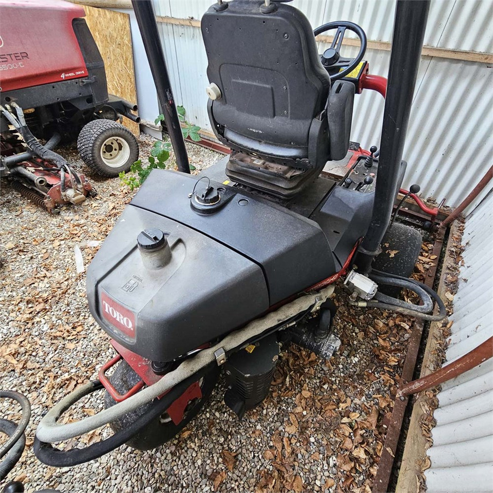 Toro Greensmaster 3200-D - Zāles pļāvējs: foto 4 Toro Greensmaster 3200-D - Zāles pļāvējs: foto 4