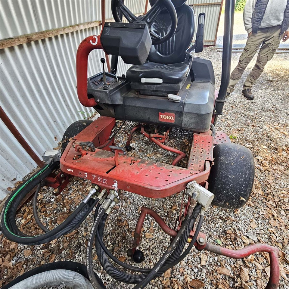 Toro Greensmaster 3250-D - Zāles pļāvējs: foto 3 Toro Greensmaster 3250-D - Zāles pļāvējs: foto 3