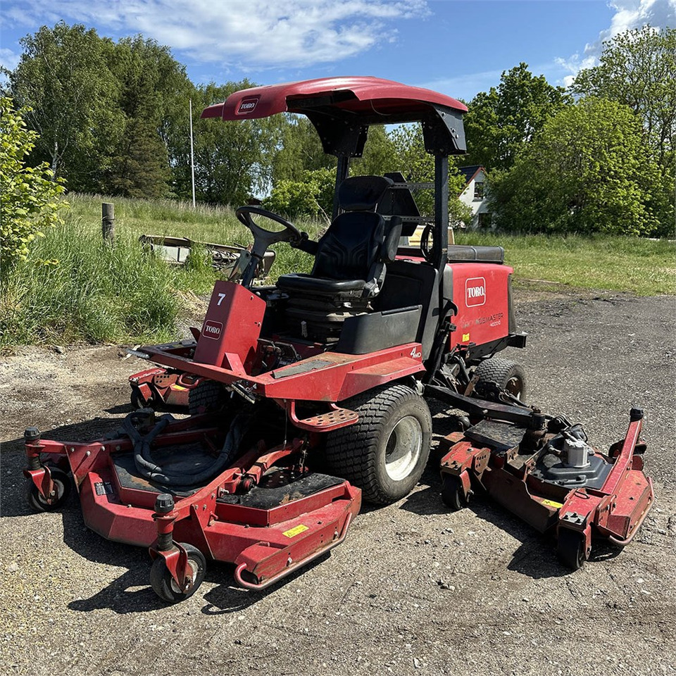 Toro Groundsmaster 4000-D - Zāles pļāvējs: foto 2 Toro Groundsmaster 4000-D - Zāles pļāvējs: foto 2