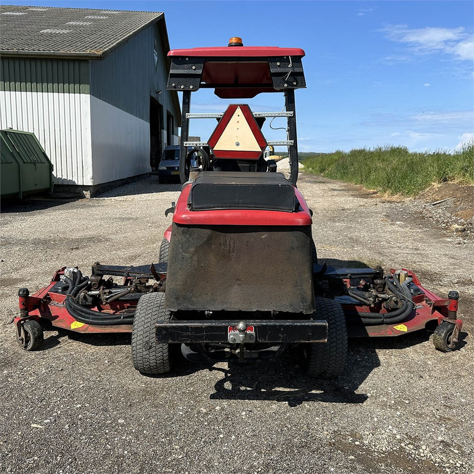 Toro Groundsmaster 4000-D - Zāles pļāvējs: foto 4 Toro Groundsmaster 4000-D - Zāles pļāvējs: foto 4