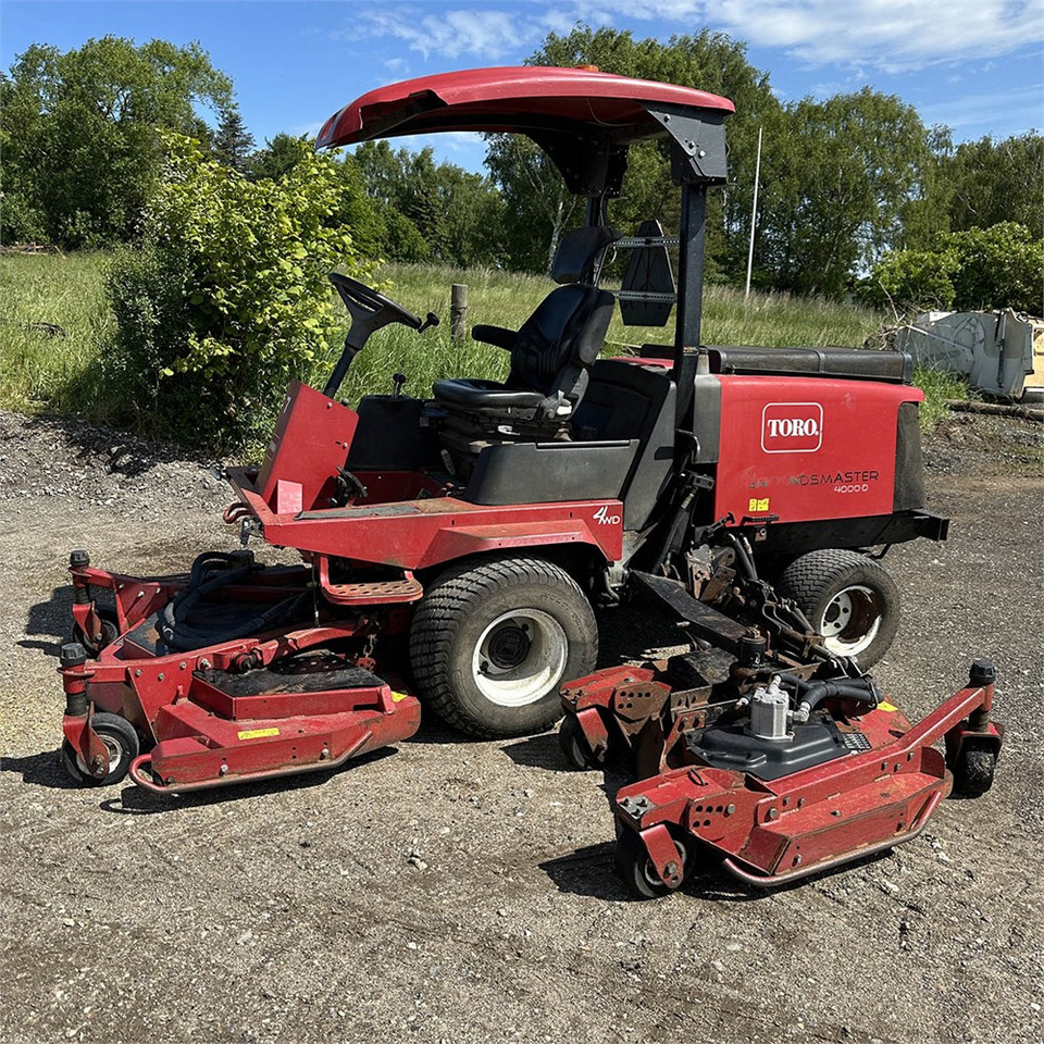 Toro Groundsmaster 4000-D - Zāles pļāvējs: foto 1 Toro Groundsmaster 4000-D - Zāles pļāvējs: foto 1
