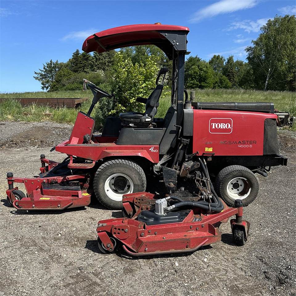 Toro Groundsmaster 4000-D - Zāles pļāvējs: foto 3 Toro Groundsmaster 4000-D - Zāles pļāvējs: foto 3