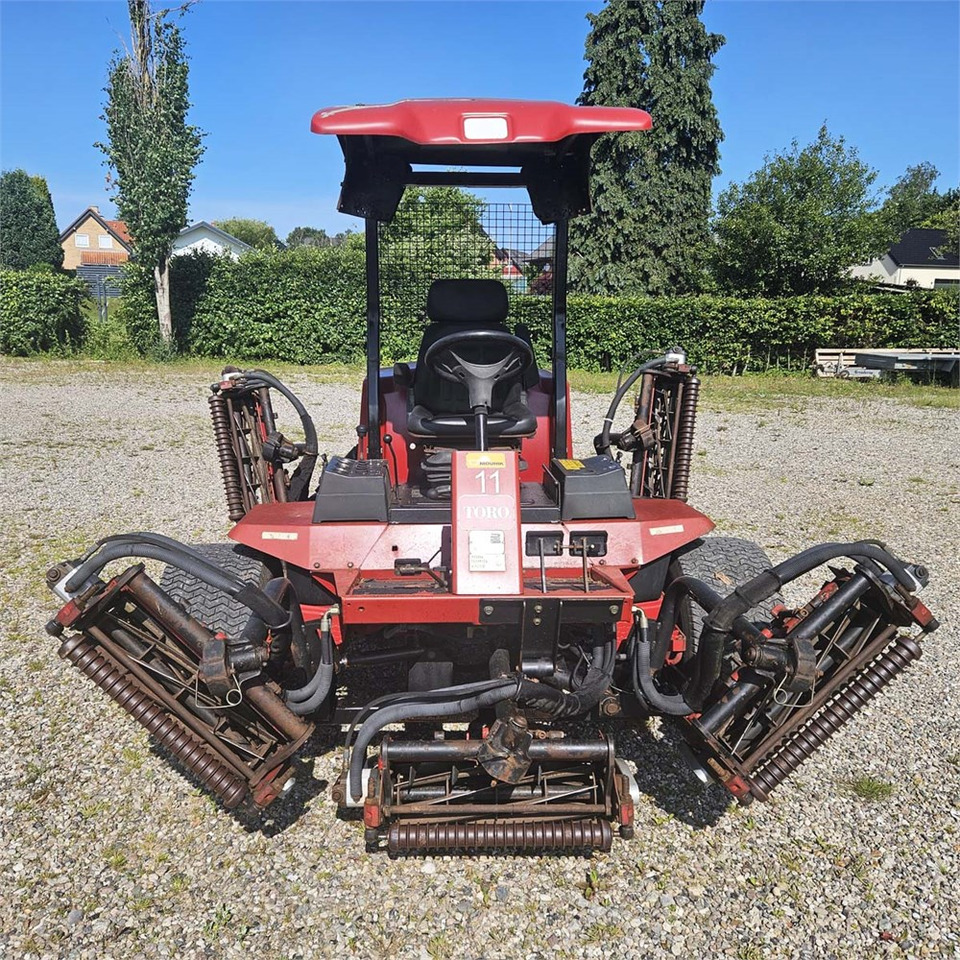 Toro Reelmaster 6700-D - Zāles pļāvējs: foto 2 Toro Reelmaster 6700-D - Zāles pļāvējs: foto 2