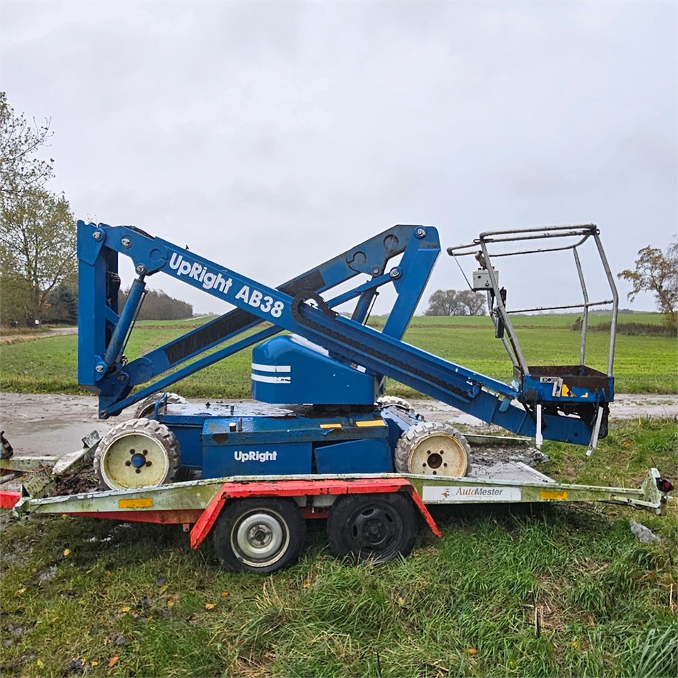 UpRight AB38 - Izlices pacēlājs: foto 3 UpRight AB38 - Izlices pacēlājs: foto 3