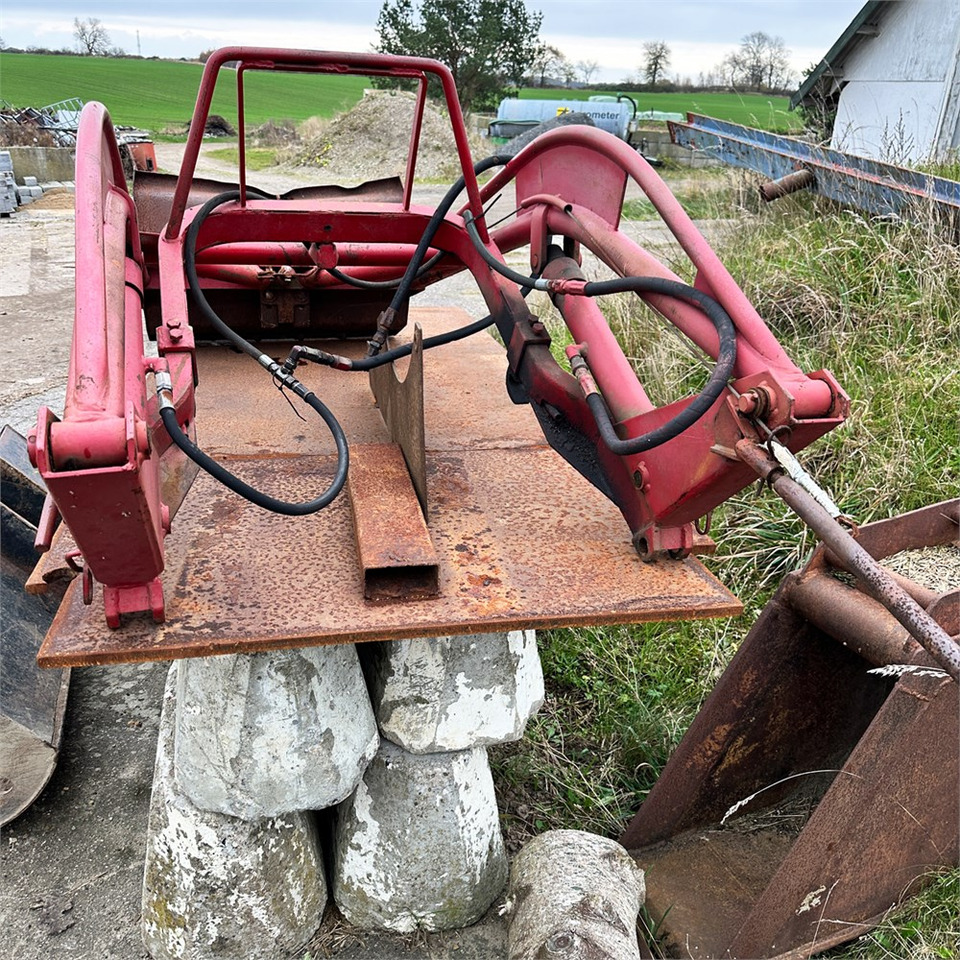 Traktors Volvo 400: foto 36
