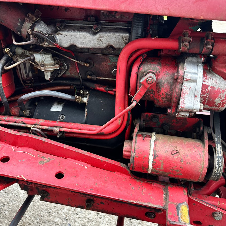 Traktors Volvo 400: foto 16